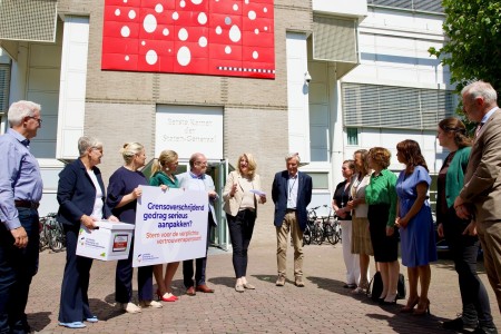 Aanbieden petitie 1.jpg
